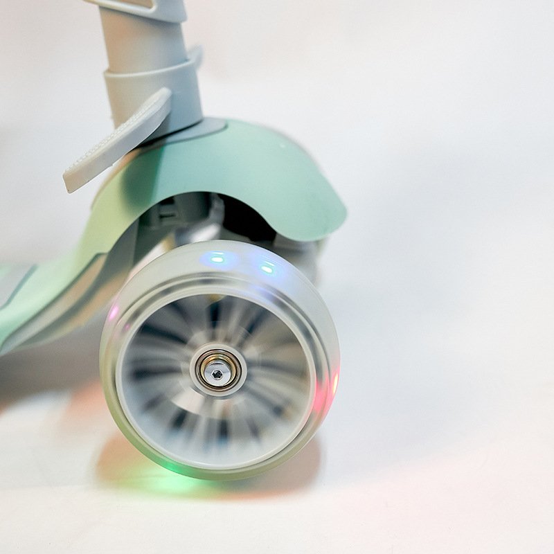 LED τροχήλατο σκούτερ, Revolution